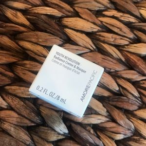 Amore pacific youth revolution radiance cream mask